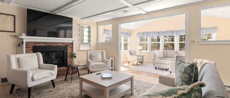 TV, fireplace, offices