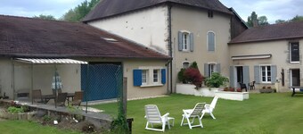 Cottage 'Gîte À Isches' with Private Terrace, Shared Garden and Wi-Fi