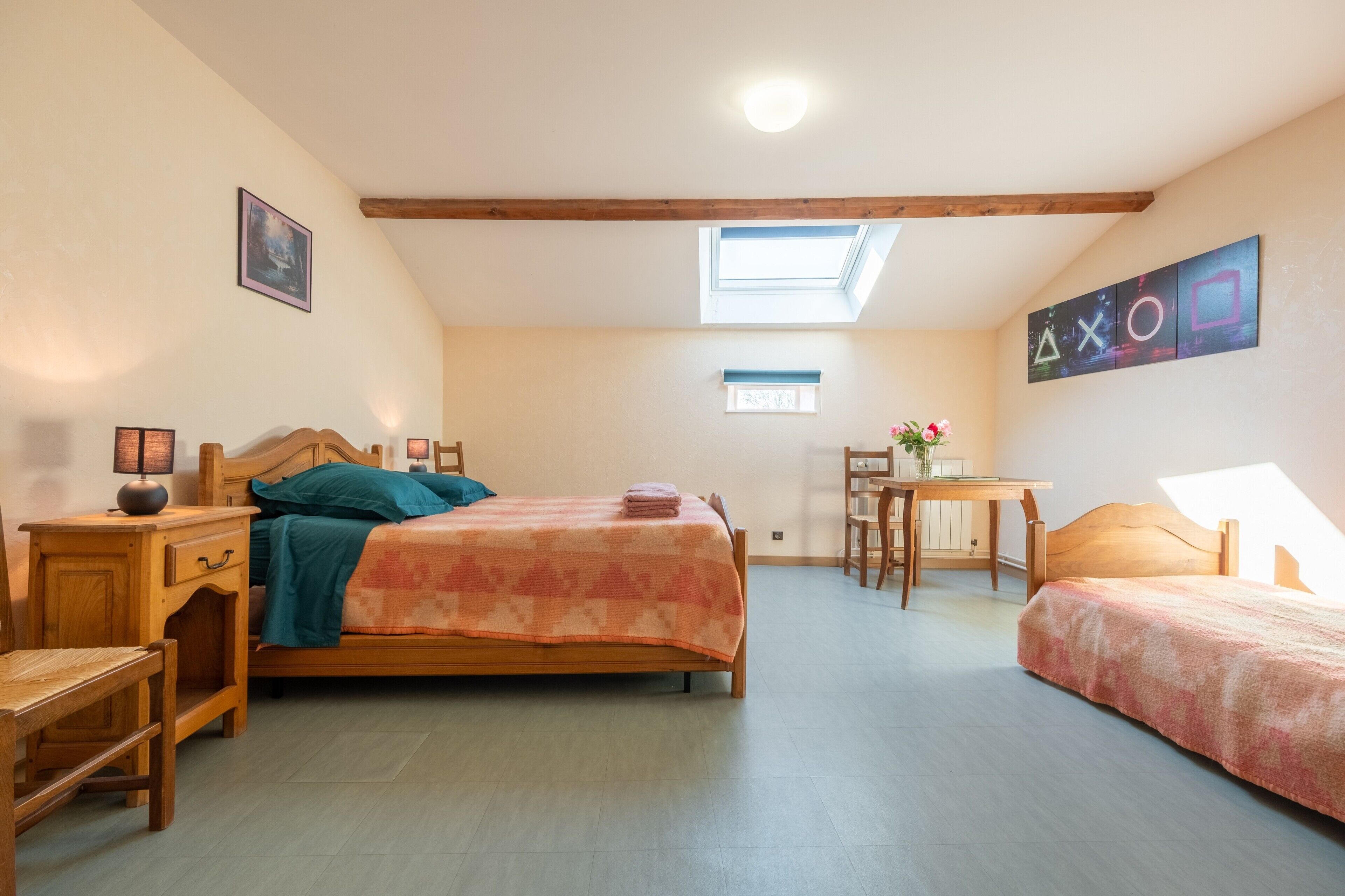 2 chambres, fer et planche à repasser, Wi-Fi, draps fournis