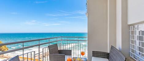 Familienapartment, 1 Schlafzimmer, Balkon, Meerseite (Kenyon Charm - Total Sea View) | Speisen im Freien