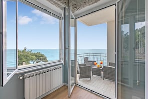 อพาร์ทเมนท์สำหรับครอบครัว, หลายห้องนอน, หันหน้าสู่ทะเล (Kenyon Charm - Total Sea View) | ภายใน