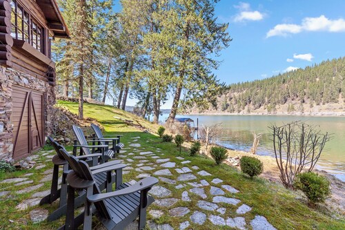 New Listing! Lakefront | Private Beach and Dock | 3 Master Suites | Hot Tub