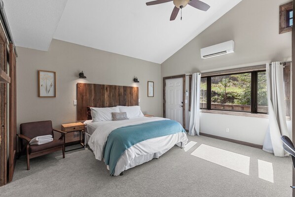 4 bedrooms, free WiFi, bed sheets