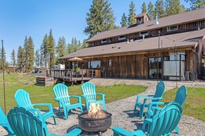 Terrace/patio - New Listing! Large Barn Home | Rustic-Chic Retreat  | Hot Tub | Sauna (Coeur d'Alene)