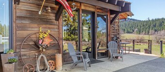 New Listing! Large Barn Home | Rustic-Chic Retreat  | Hot Tub | Sauna