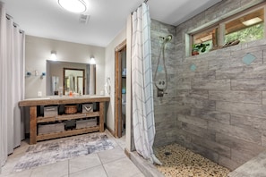 Shower, hair dryer, towels