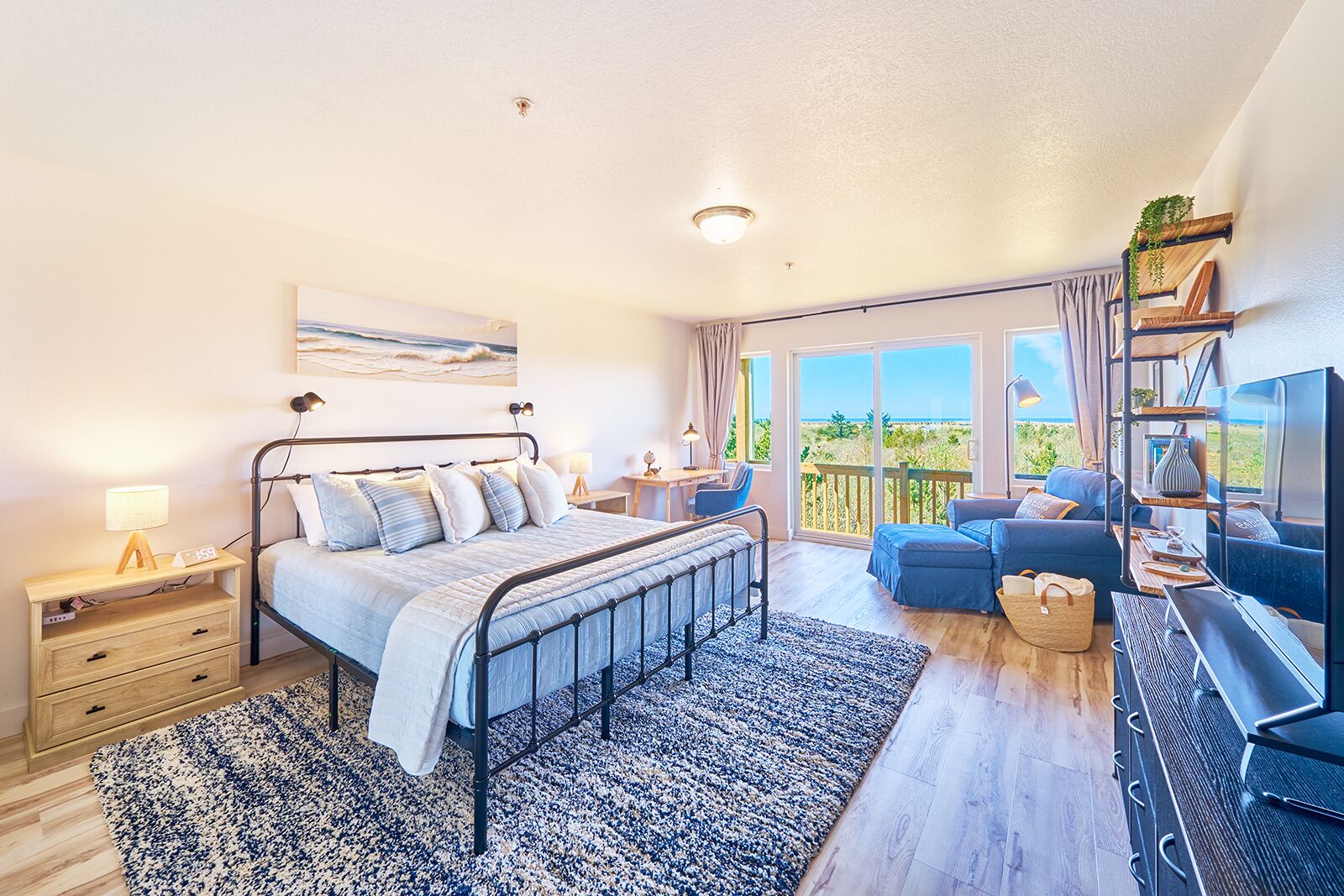 2 bedrooms, desk, travel cot, free WiFi