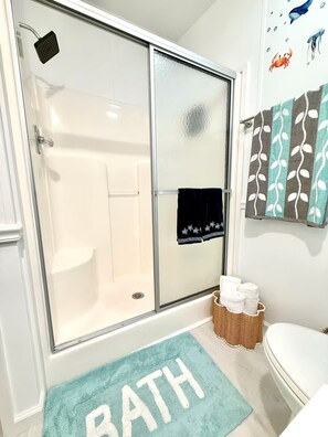 Hair dryer, towels, soap, shampoo - Beachy Seashell Getaway Resort in FMB (Fort Myers Beach)