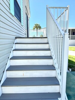 Exterior detail - Beachy Seashell Getaway Resort in FMB (Fort Myers Beach)