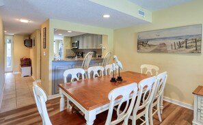 Dining - Gorgeous 3 bedroom near ocean townhome in Shipyard (Hilton Head)