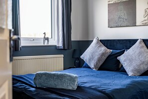 3 chambres, fer et planche à repasser, Wi-Fi, draps fournis