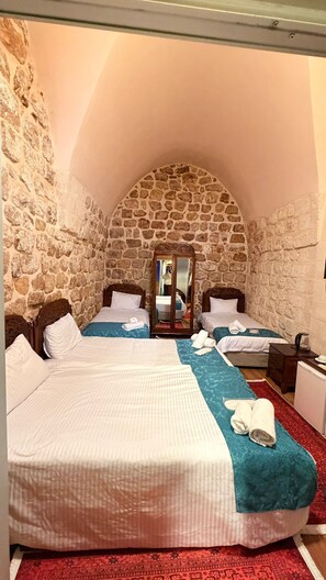 Minibar con artículos gratuitos, cortinas blackout y wifi gratis 