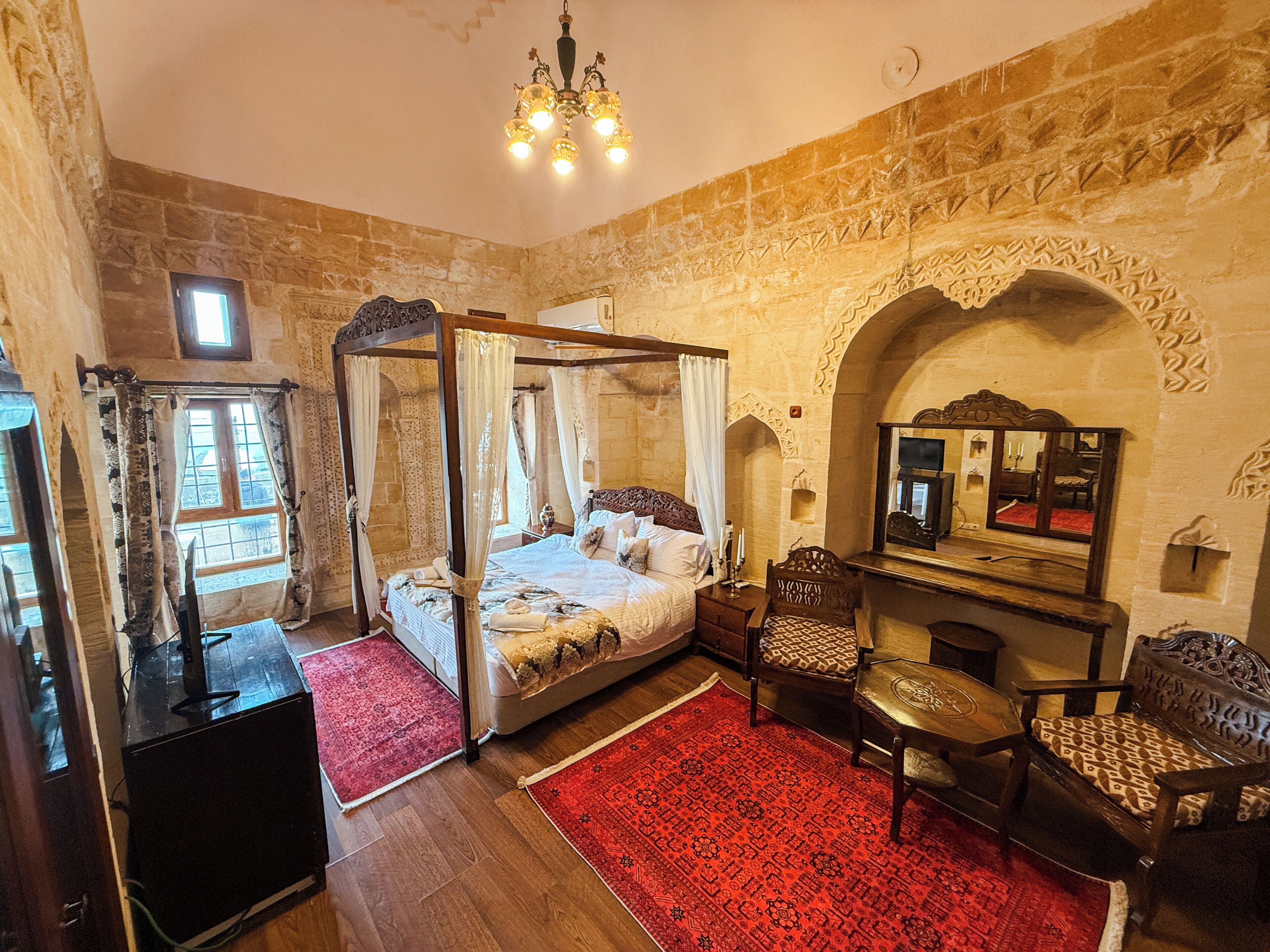 Deluxe Suite, Courtyard View