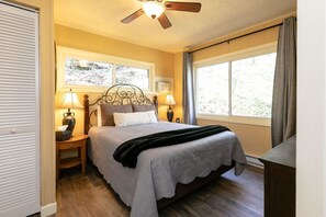 2 chambres, fer et planche à repasser, Wi-Fi gratuit, draps fournis