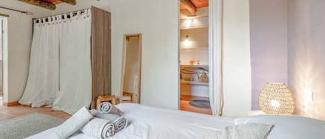 2 bedrooms, WiFi, bed sheets