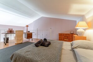 2 bedrooms, WiFi, bed sheets - Holiday Home 'Mas St Anne' with Private Pool, Wi-Fi and Air Conditioning (Saint-Étienne-du-Grès)