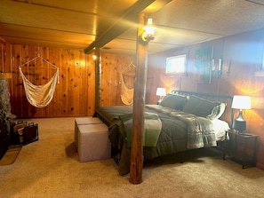 3 bedrooms, free WiFi, bed sheets - Cozy Little Cabin in the woods on 107 acres with private hiking trail! (Larkspur)