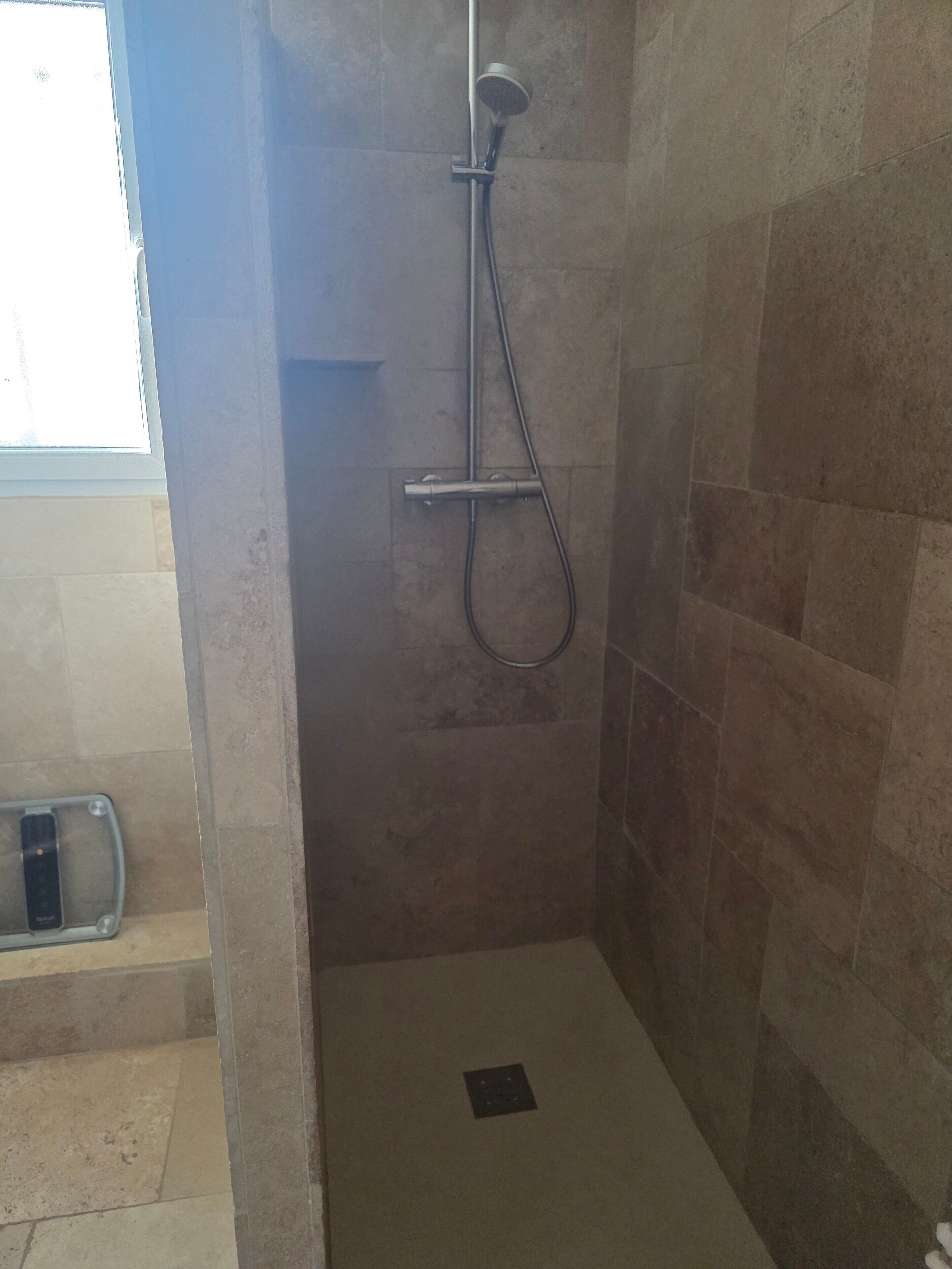 Shower, towels