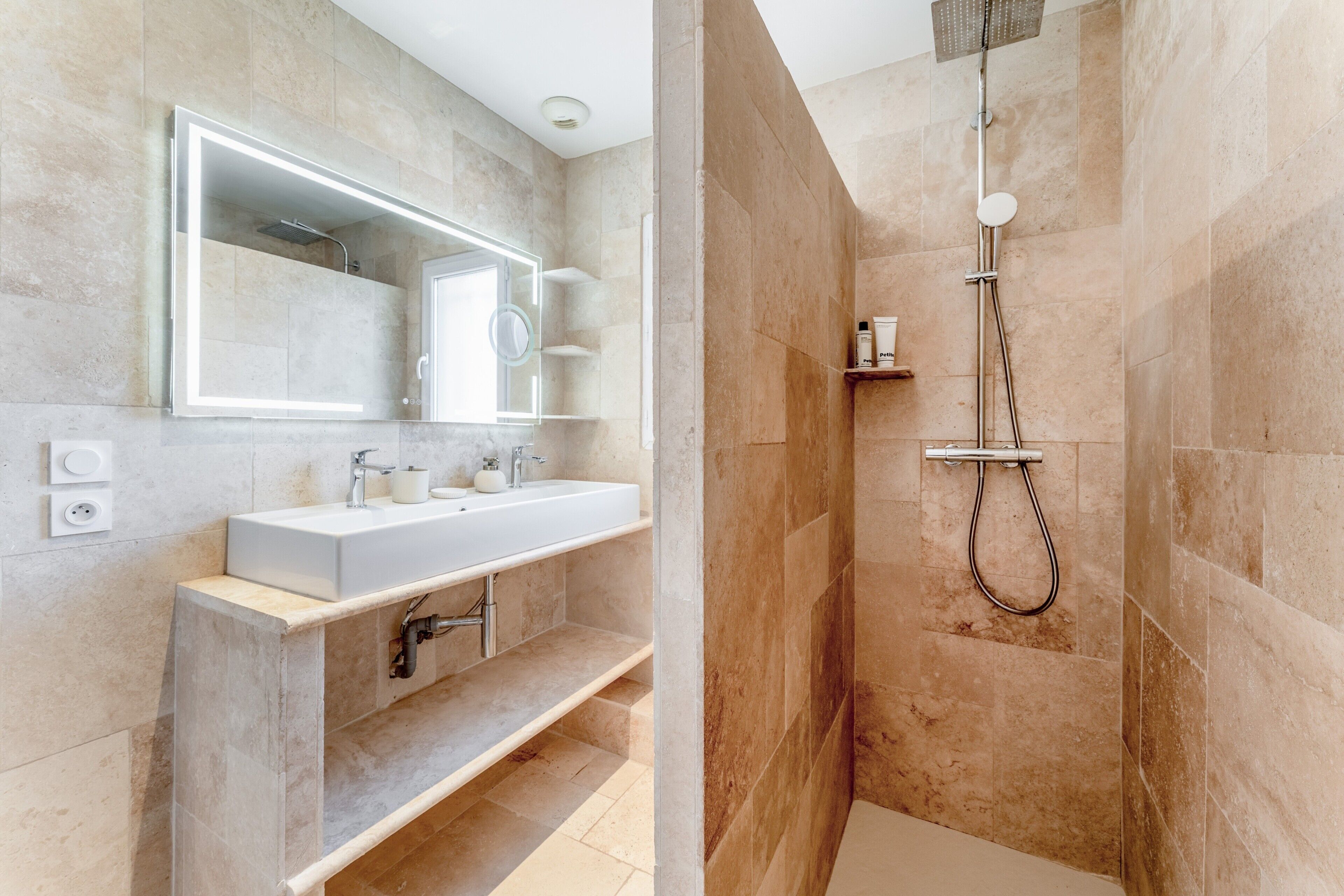 Shower, towels