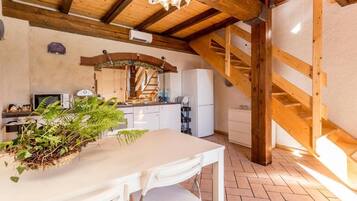 Casa, piscina privata, vista valle | Cucina privata | Frigorifero, microonde, forno, piano cottura