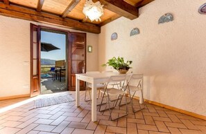 Casa, piscina privata, vista valle | Ristoranti