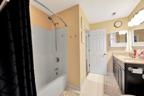 Bathroom - Cozy 1-bedroom 3rd floor condo with golf course view  in Sunset Beach. (Sunset Beach)
