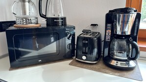 A kitchen with a microwave, toaster, and coffee maker on the counter. - ALPINE VIEW Apartment Bad Kleinkirchheim (Bach)