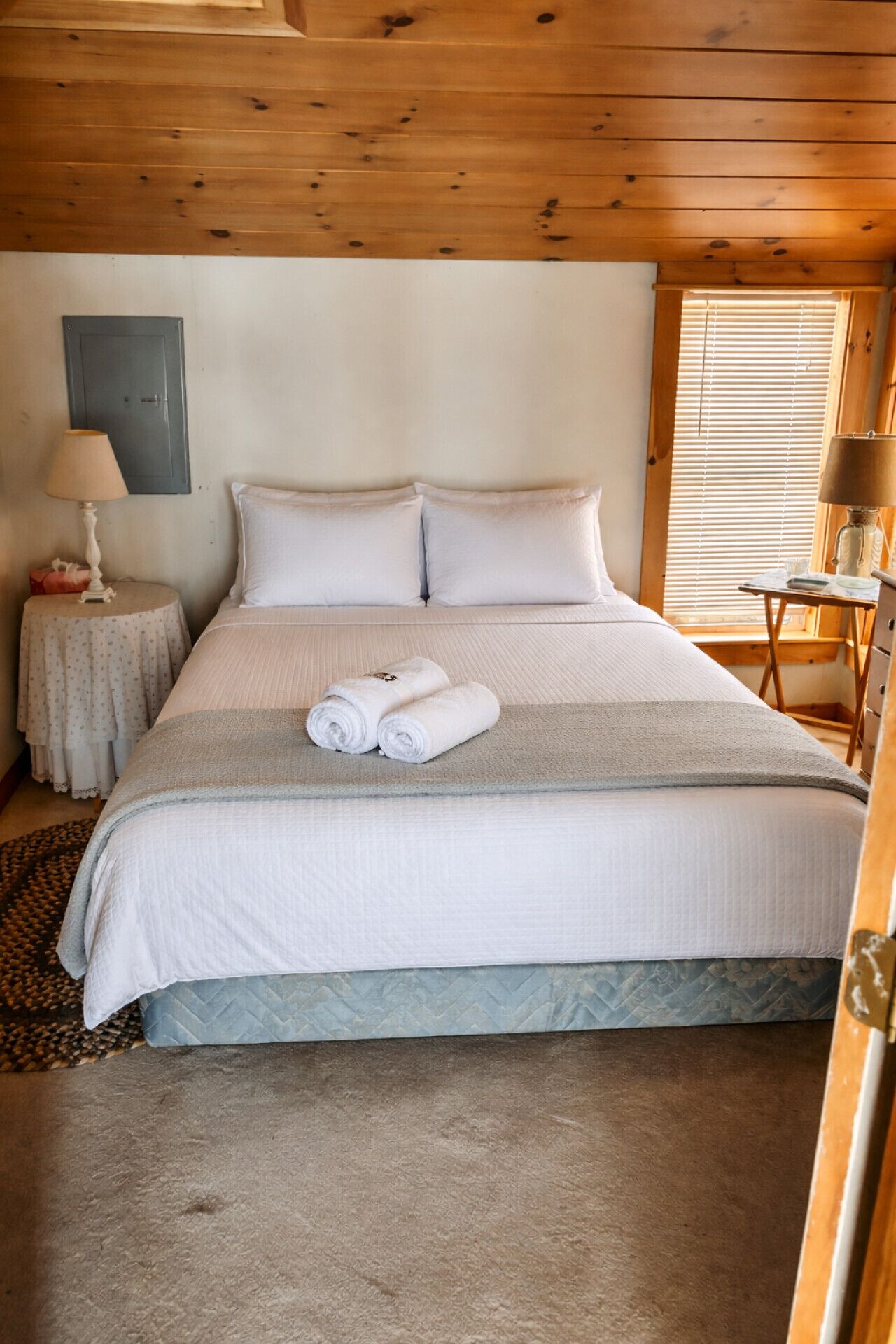 4 bedrooms, WiFi, bed sheets