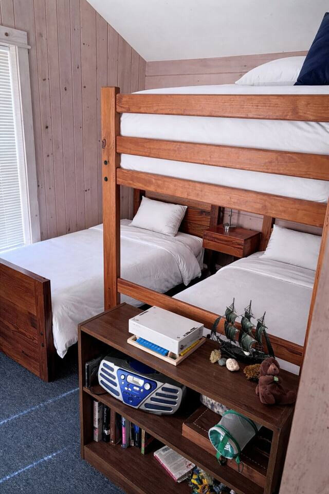 4 bedrooms, WiFi, bed sheets