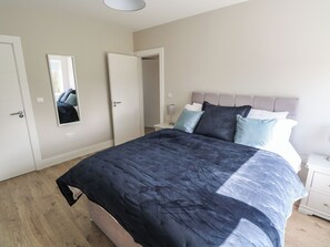 4 bedrooms, individually decorated, individually furnished, free WiFi - Red House (Carraroe)