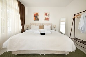 1 bedroom, desk, iron/ironing board, travel cot - Estia Premium Apartments - Executive Suite Vackhou 1 (Thessaloniki)