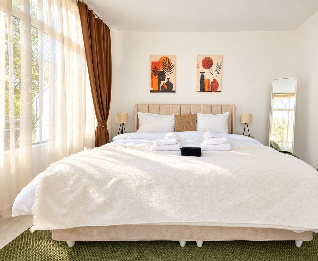 A stylish entertainment corner featuring a modern TV, elegant built-in shelving and tasteful decorative details. Immaculately maintained and designed to make every moment of relaxation feel special.