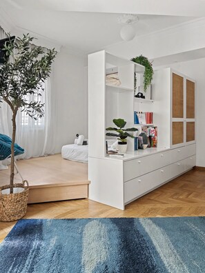 1 habitación, escritorio, tabla de planchar con plancha y wifi 