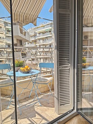Outdoor dining - Estia Premium Apartments - Capri Blue Salonica (Thessaloniki)