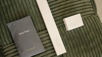 Doccia, asciugacapelli, asciugamani, shampoo