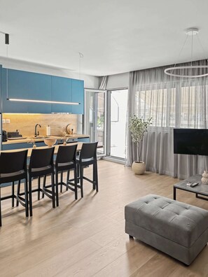 TV - Estia Premium Apartments - Valouritou 52 Sqm2 Apartment (Thessaloniki)