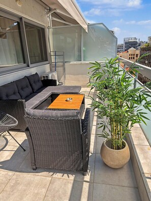Outdoor dining - Estia Premium Apartments  - Valouritou 25 Big Balcony (Thessaloniki)