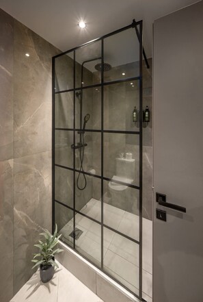 Bathroom - Estia Premium Apartments  - Valouritou 25 Big Balcony (Thessaloniki)