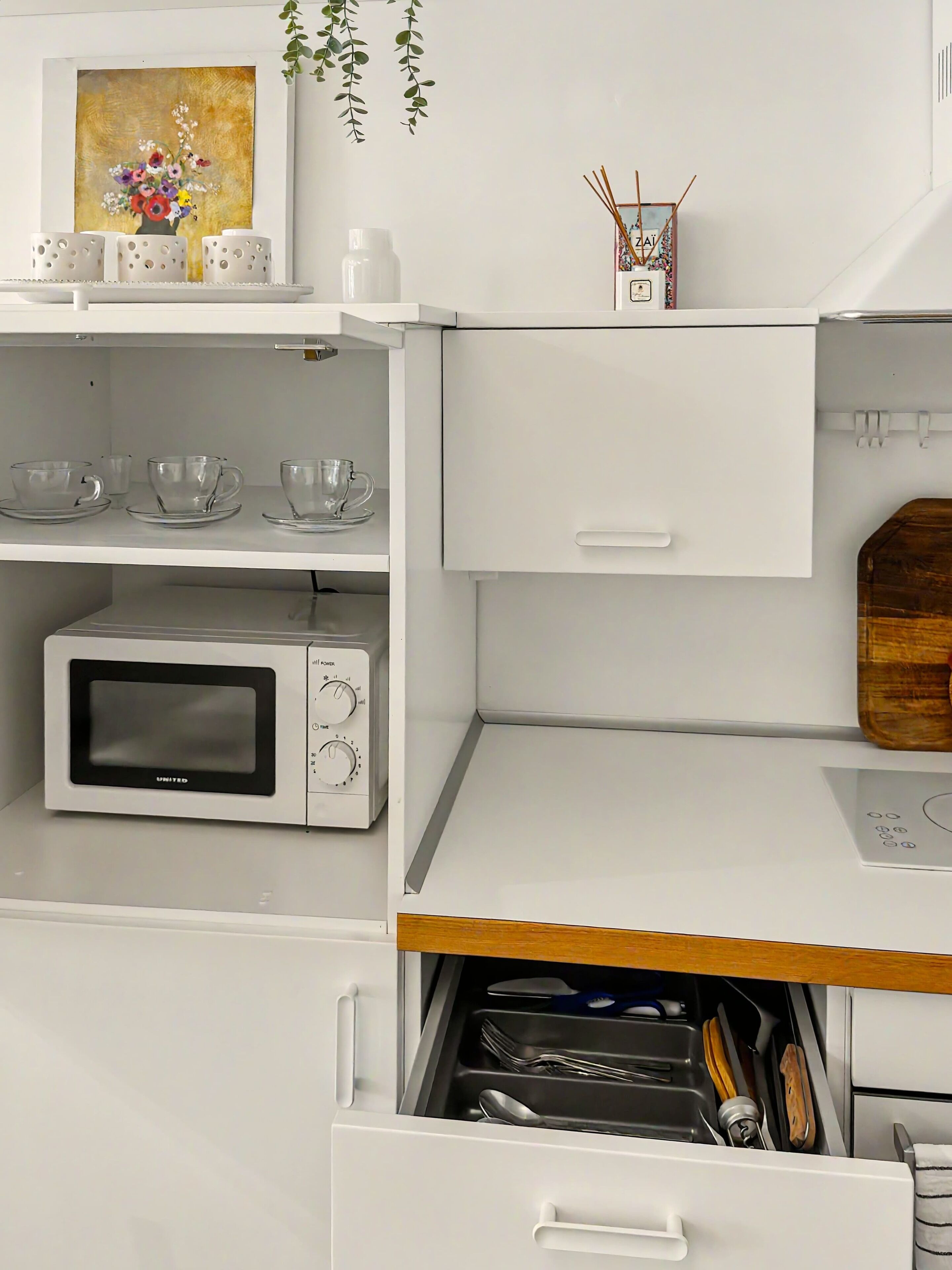 Kühlschrank, Mikrowelle, Ofen, Herdplatte