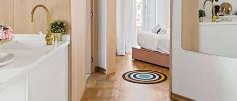 1 bedroom, desk, iron/ironing board, WiFi