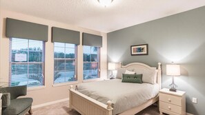 4 bedrooms, iron/ironing board, WiFi, bed sheets - Awesome Townhome by Disney with Private Pool (Davenport)