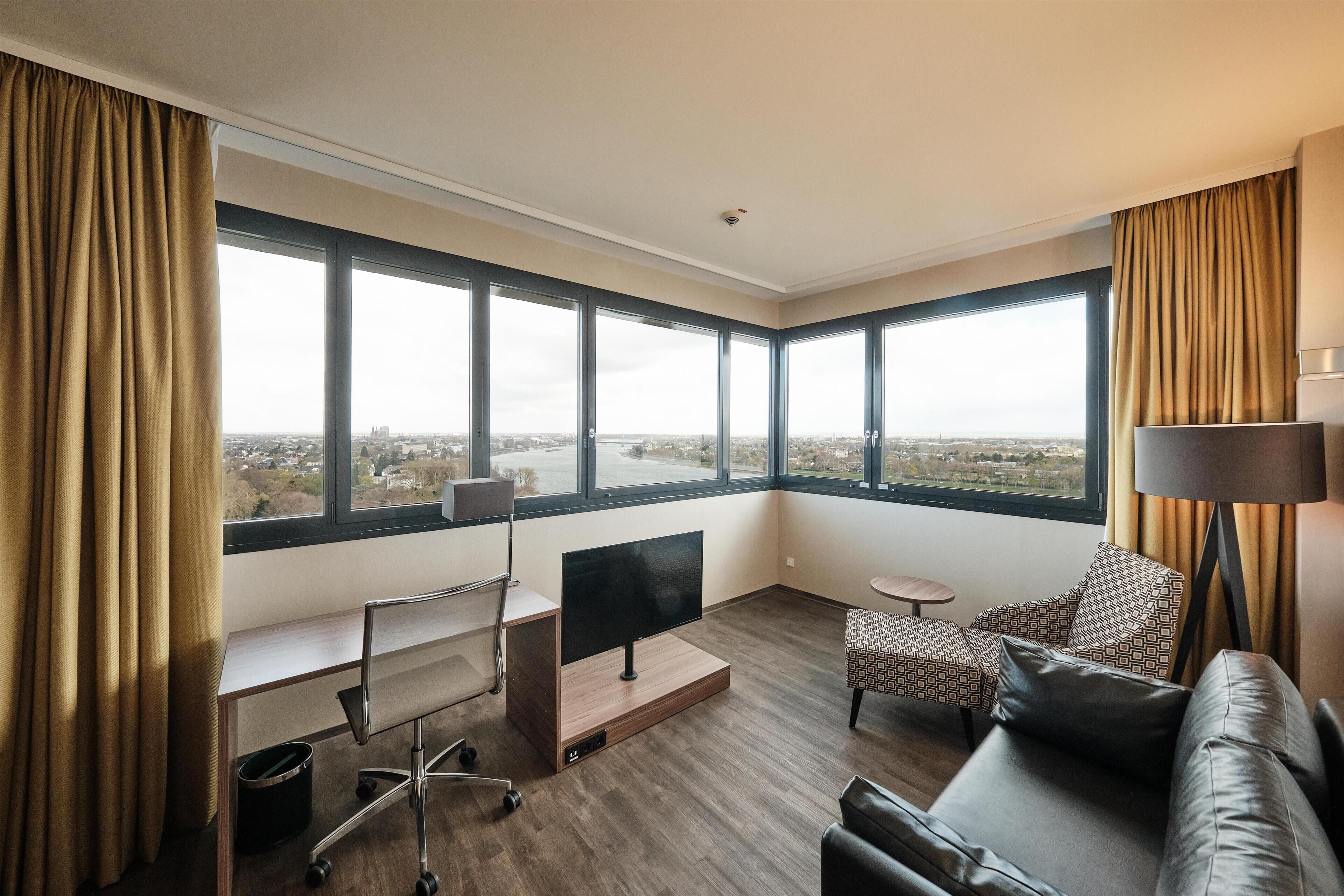 Junior-Suite, Flussblick | Minibar, Zimmersafe, Verdunkelungsvorhänge, Bügeleisen/Bügelbrett