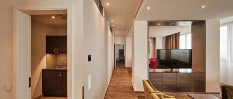 Suite (Panorama) | Minibar, in-room safe, blackout curtains, iron/ironing board