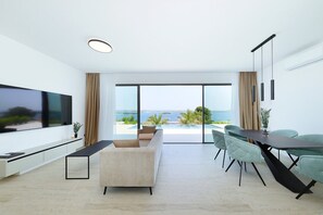 TV - Villa D8 with private pool 1 km from sea (Tkon)