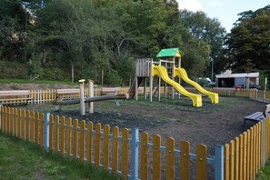 Children’s area - Kajetanka Residence - with terrace and free parking on weekends (Hlavní město Praha)