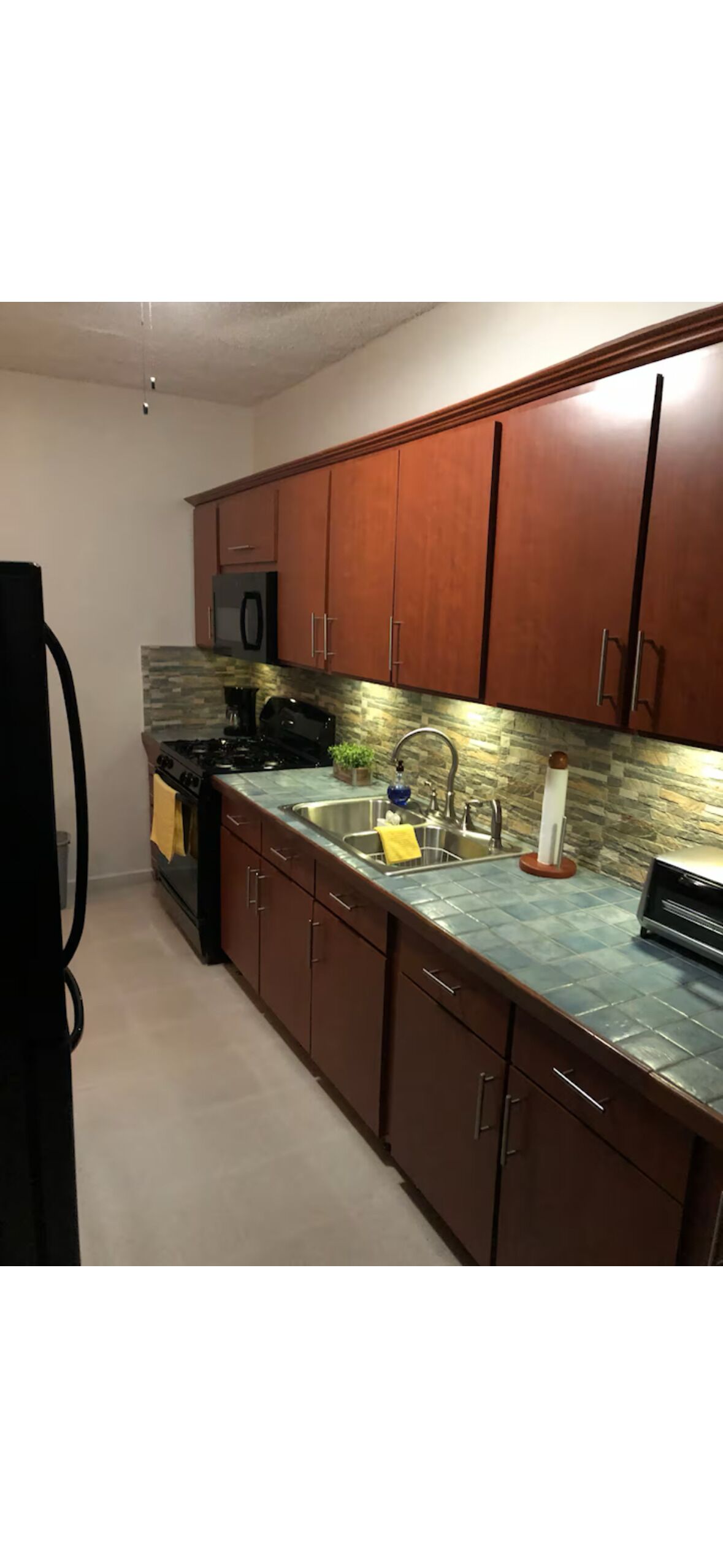 Fridge, microwave, coffee/tea maker, toaster