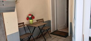 Outdoor dining - Vrbo Property (La Roche-en-Ardenne)