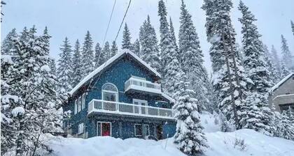 Cozy ski retreat at Apex Mountain Resort