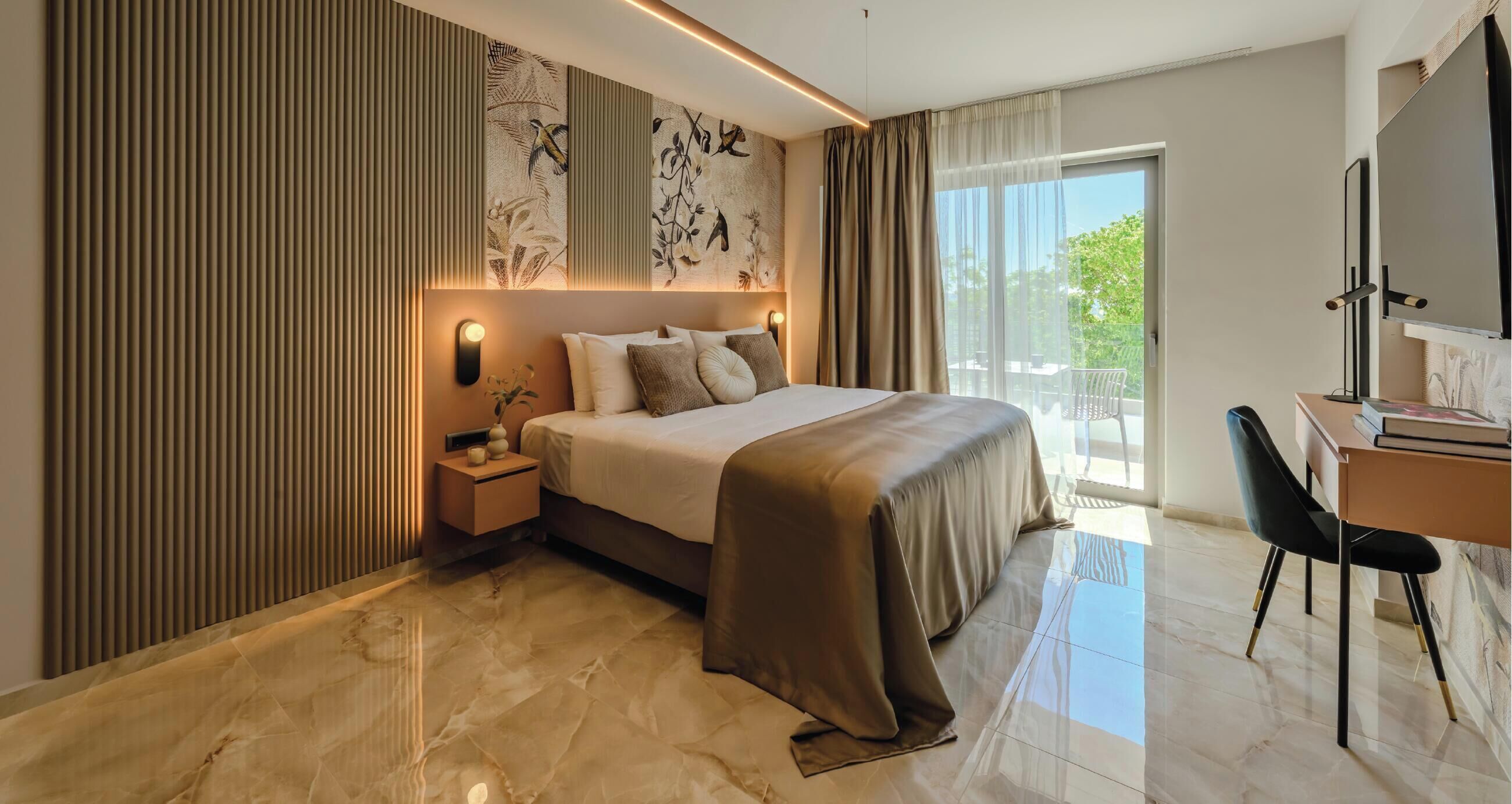 Superior Studio, 1 Queen Bed, Balcony, Garden View A2