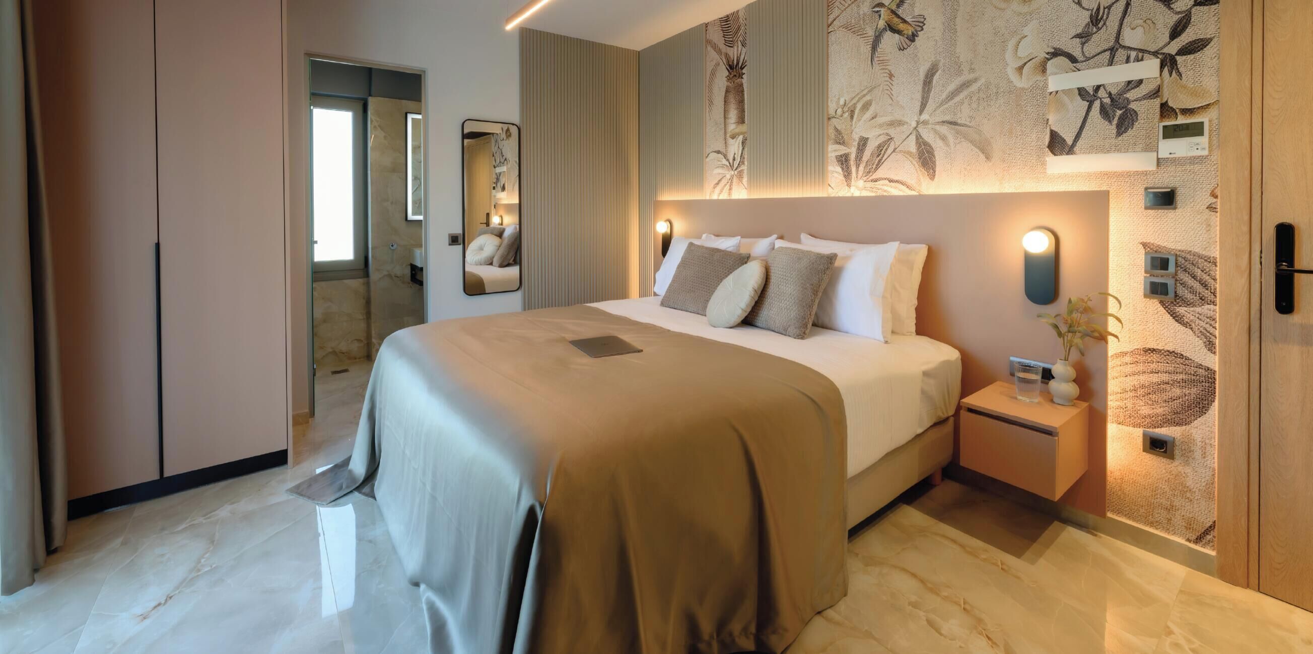 Superior Studio, 1 Queen Bed, Pool View B4